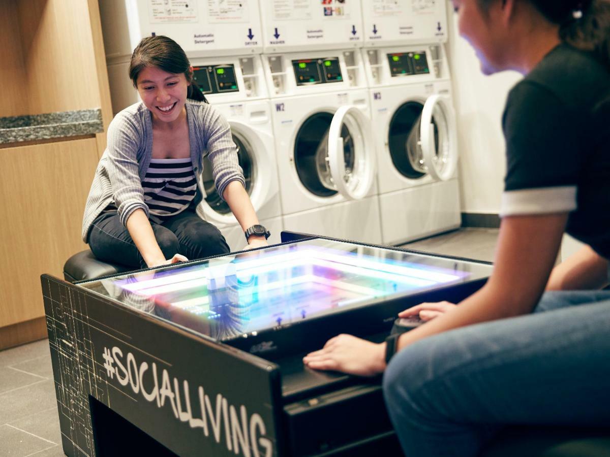 新加坡中国城凯贝丽酒店式服务公寓 外观 照片 Air Hockey at the Social Living